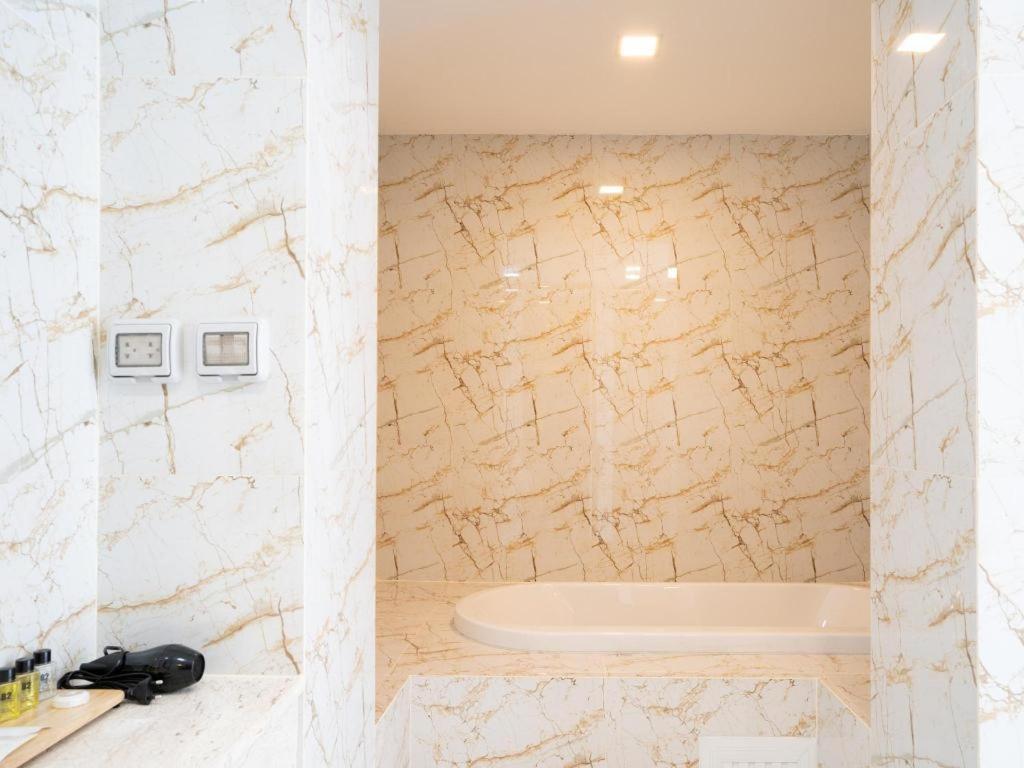 B2 Premier Hotel 4*